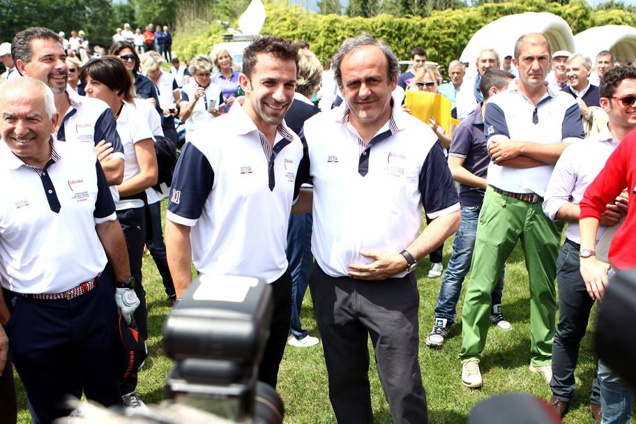 Michel Platini in posa per i fotografi con Alessandro Del Piero (LaPresse)